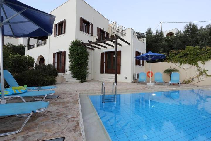 Location de vacances pour 10 personnes, avec piscine ainsi que vue et jardin dans Almirida - 4