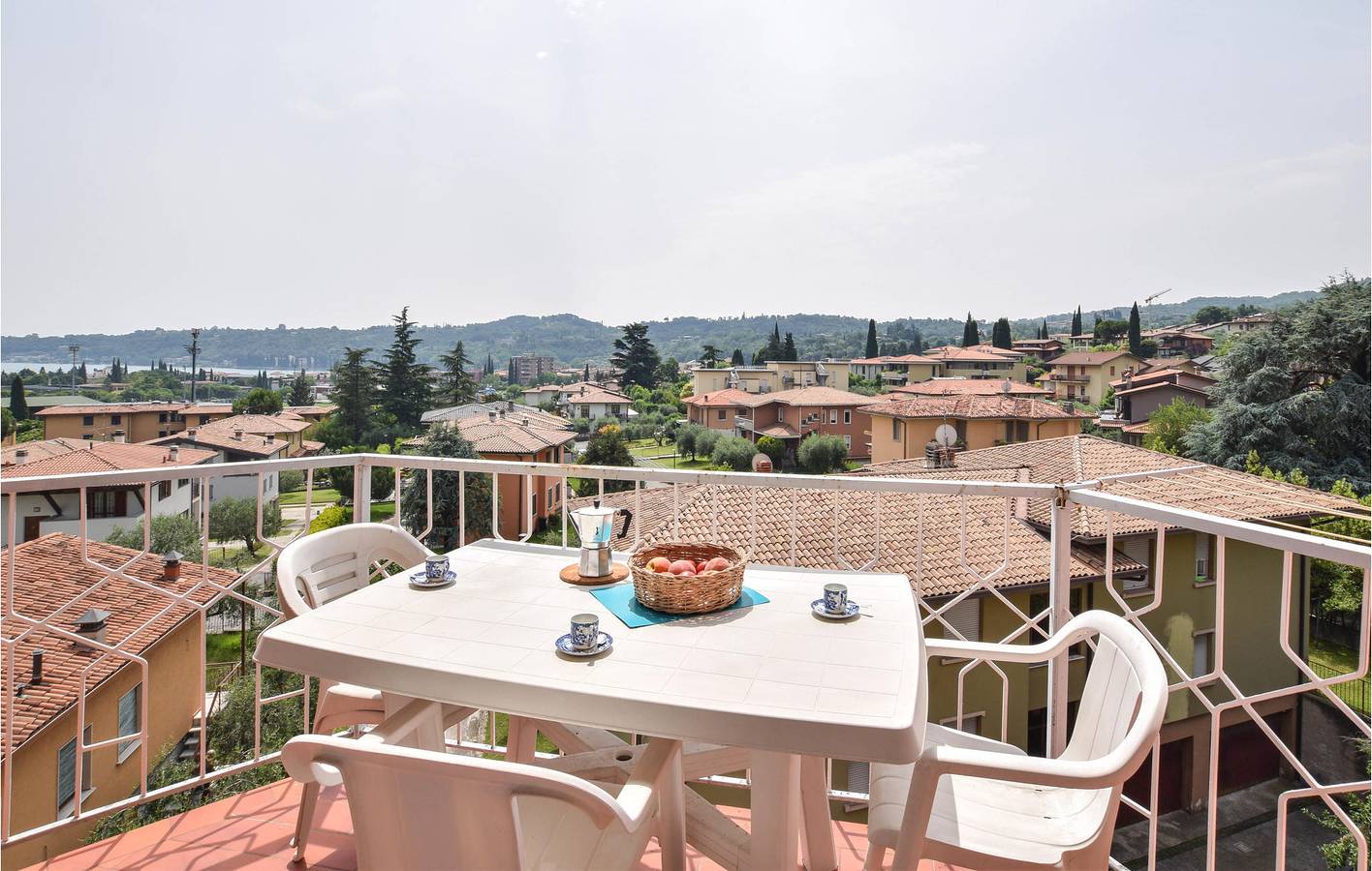 Apartamento vacacional entero, Apartamento junto al lago con terraza y aparcamiento in Saló, Montañas Garda