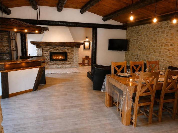 Location de vacances pour 6 personnes, avec vue et terrasse, adapté aux familles à Saint-Jean-de-Ceyrargues