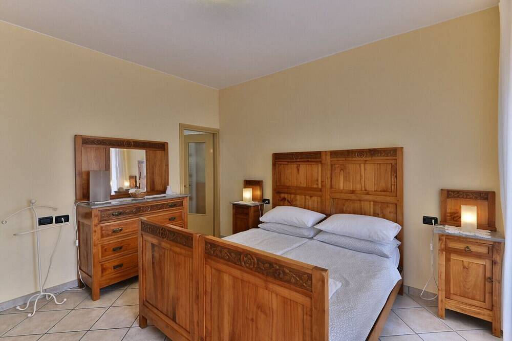 Geheel appartement, Appartement in een typische natuursteen Rustico met prachtig uitzicht op het meer in Oldesio, Tignale