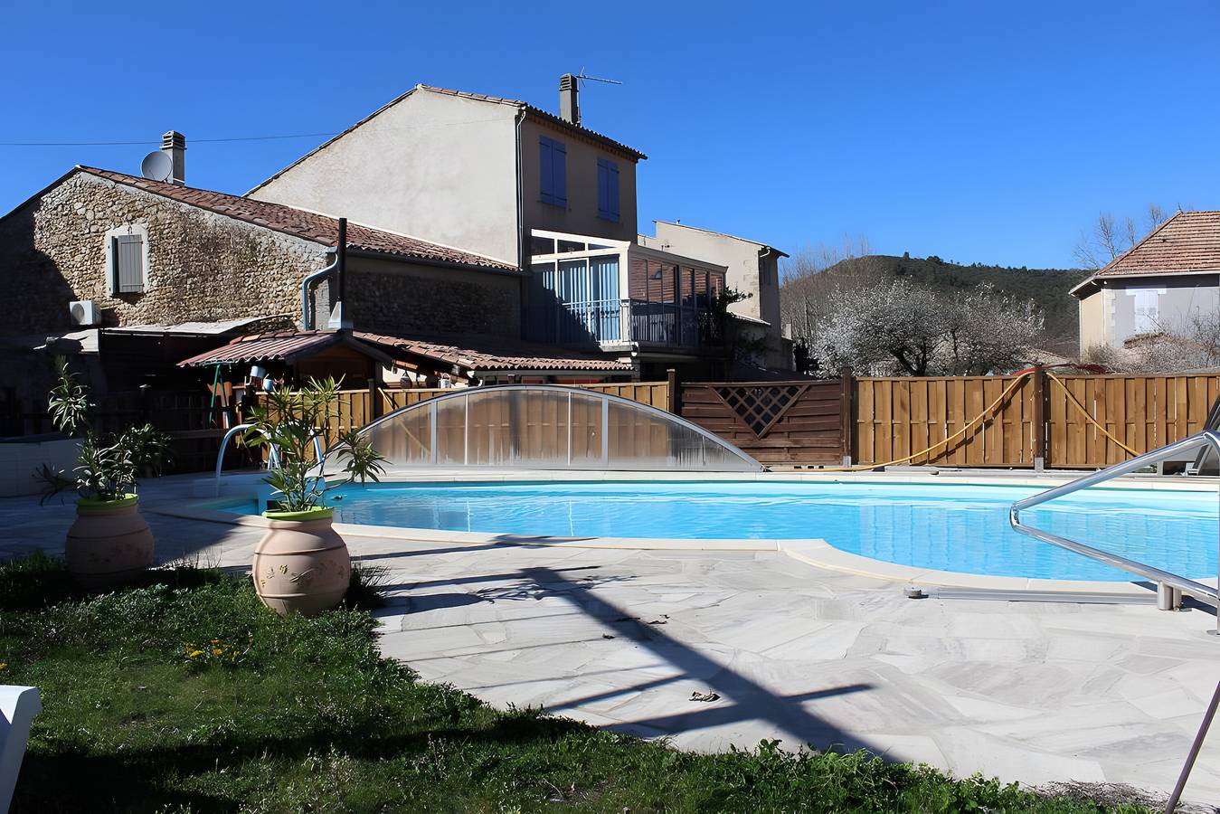 Casa de vacaciones 'Marion' con piscina compartida, terraza privada y Wi-Fi in Allemagne-en-Provence, Parc naturel régional du Verdon