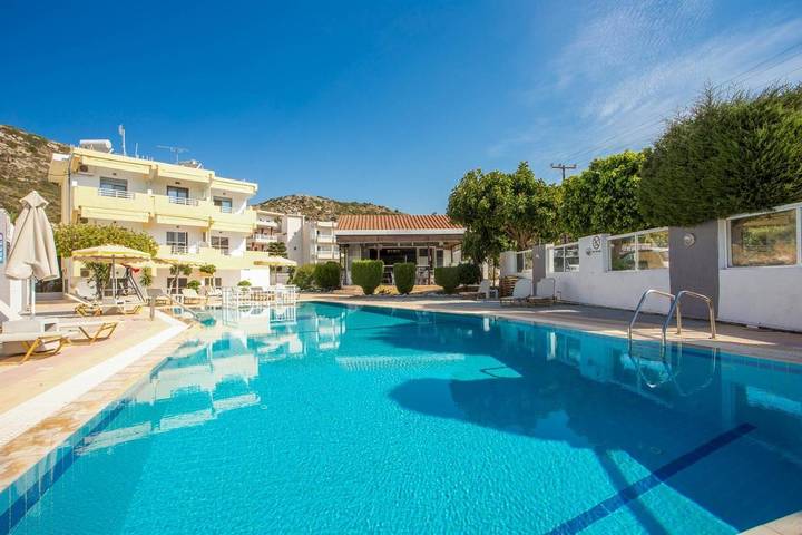 Appart’hôtel pour 3 personnes, avec piscine ainsi que vue et jardin