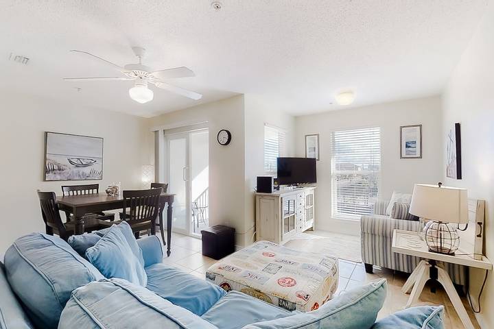 Vacation apartment for 6 people, with balcony and pool the Florida Panhandle