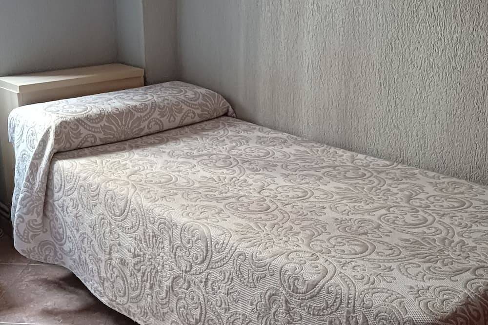 Appartamento intero, Room near university, hospital, park and private parking lot in Huelva, Costa de la Luz