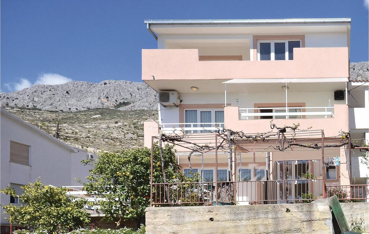 Ganze Ferienwohnung, Ferienwohnung für 4 Personen mit Terrasse in Dugi Rat, Split-Dalmatien