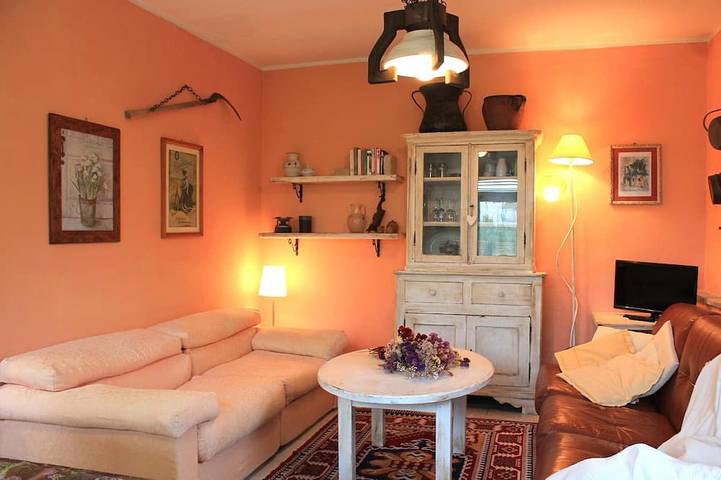 Appartamento intero, Casale in collina. Dependance per 4/6 persone. Vista panoramica! in Urbino, Pesaro-Urbino