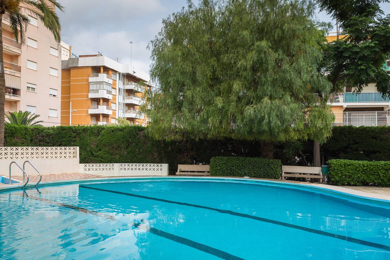 Apartamento entero, Apartamento vacacional "Mejor Zona De Gandia" con vistas al mar, piscina compartida y Wi-Fi in Playa de Gandía, Costa de Valencia