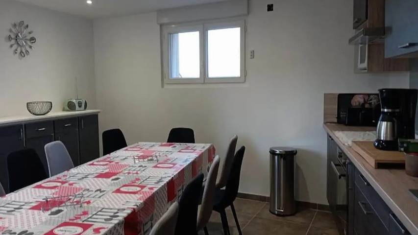 Gîte pour 9 personnes, avec piscine et jardin dans Réserve des bisons d'Europe