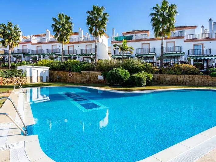 Cheap villa for 6 people, with garden and pool in Marbella