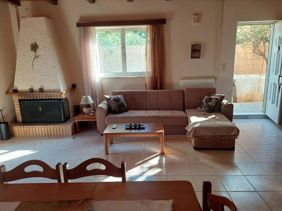 Two-Bedroom House in Anavyssos, Regionalbezirk Ostattika