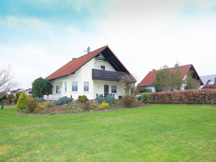 Ferienhaus für 4 Personen, mit Balkon und Terrasse in Vöhl