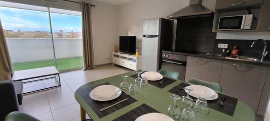 Gîte pour 4 personnes, avec terrasse et vue à Colombiers
