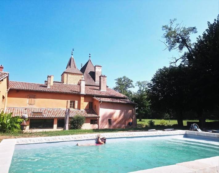Location de vacances pour 2 personnes, avec jardin ainsi que vue et piscine à Denicé - 2