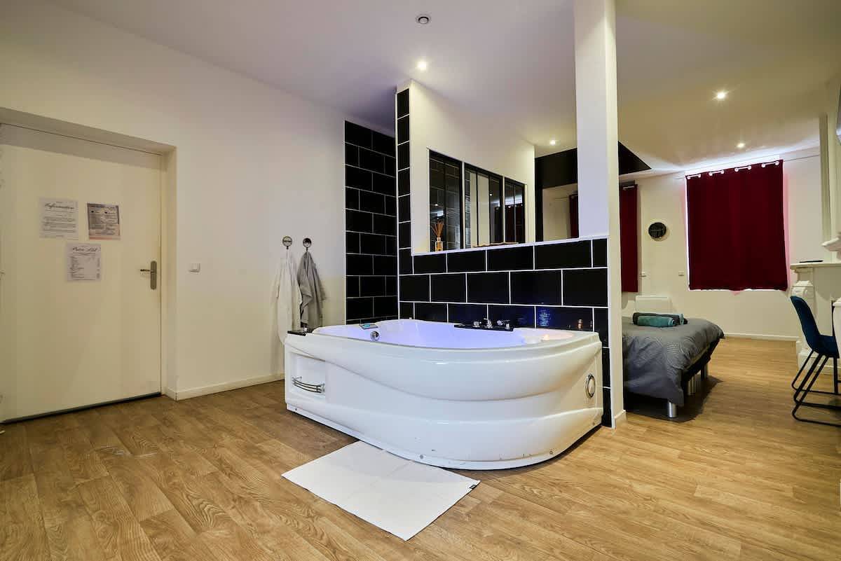 Ganzes Studio, Studio für 2 Personen mit Whirlpool in Tourcoing, Lille und Umgebung