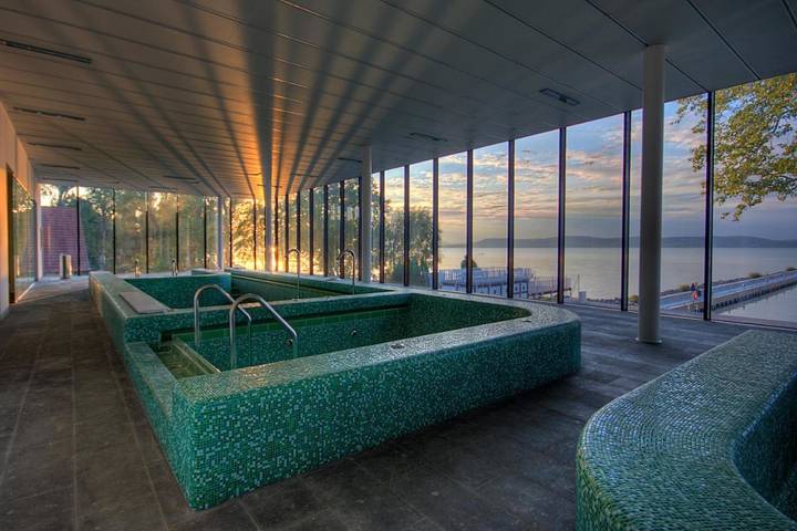 Appart’hôtel pour 3 personnes, avec Balcon et Jacuzzi ainsi que Terrasse et Jardin
