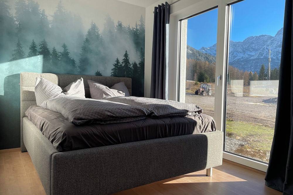 Chalet apartment with panoramic mountain views at the foot of the Zugspitze  in Ehrwald, Ammergauer Alpen (Oostenrijk)