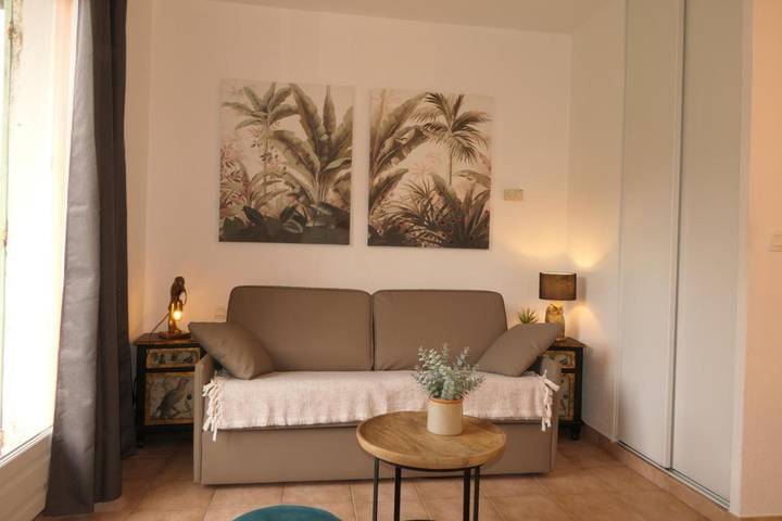 Appartement de vacances pour 2 personnes, avec piscine et vue ainsi que jardin et balcon