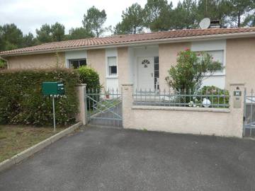 Chambre d’hôte pour 2 personnes, avec bassin pour enfant et piscine ainsi que jardin et vue dans les Landes