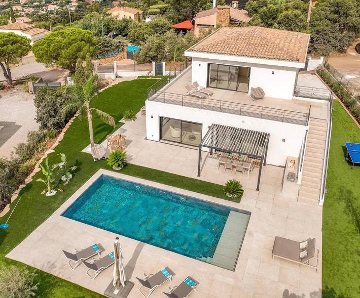 Villa für 8 Personen, mit Balkon und Terrasse sowie Garten und Pool