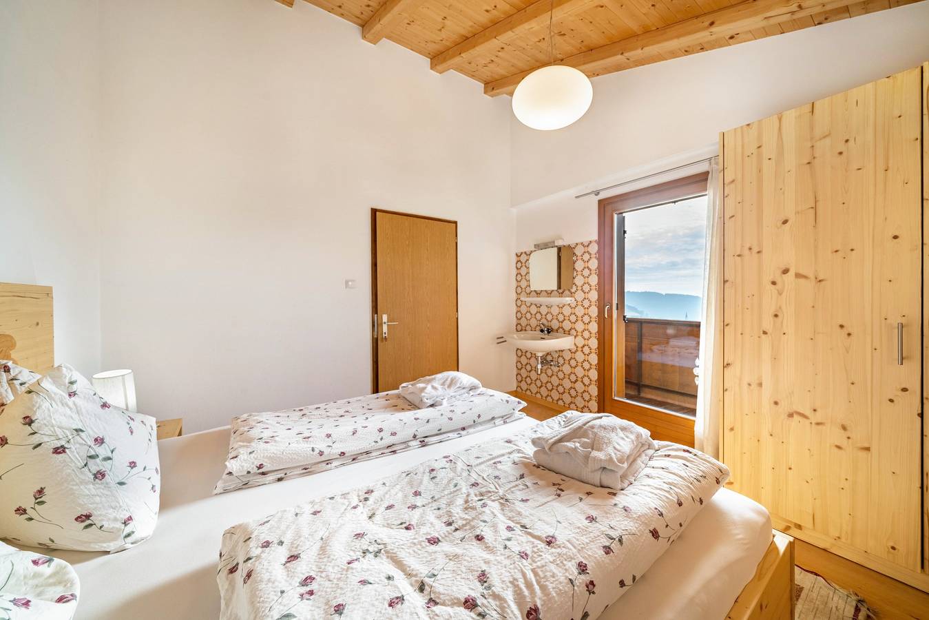 Ganze Wohnung, Ferienwohnung "Eggerhof Familienparadies" mit Bergblick, Seezugang & Wlan in Vöran, Sarntaler Alpen