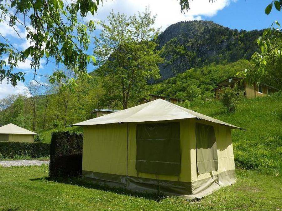 Flower Camping La Bexanelle - Bungalow toilé 4 personnes - Standard 16m² - 2 chambres - sans sanitaires in Val-de-Sos, Parc naturel régional des Pyrénées ariégeoises