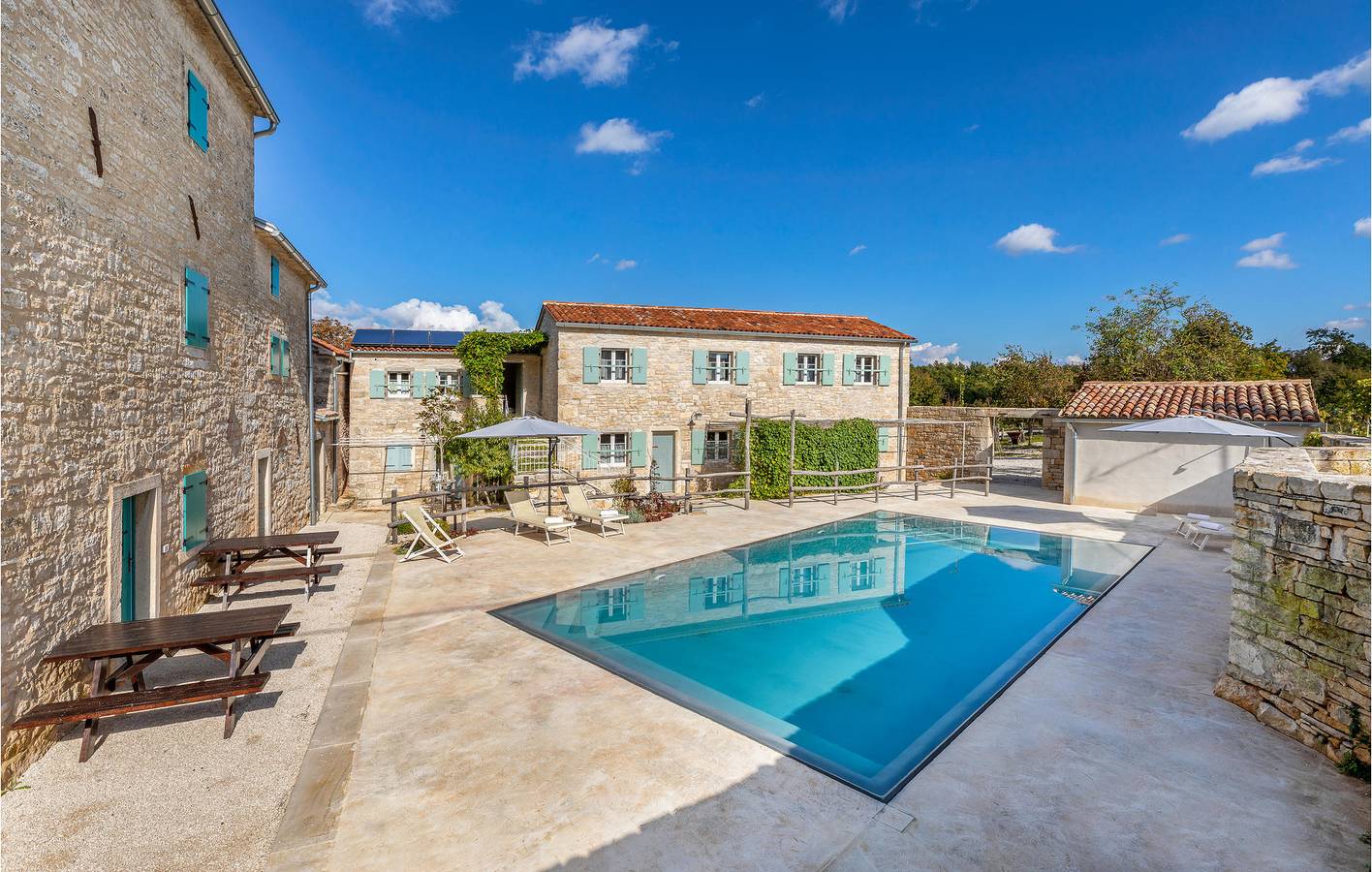 Ganze Ferienwohnung, Charmantes Apartment mit Pool und WLAN, 2 km vom Stadtzentrum von Kanfanar entfernt in Žminj, Zentralistrien