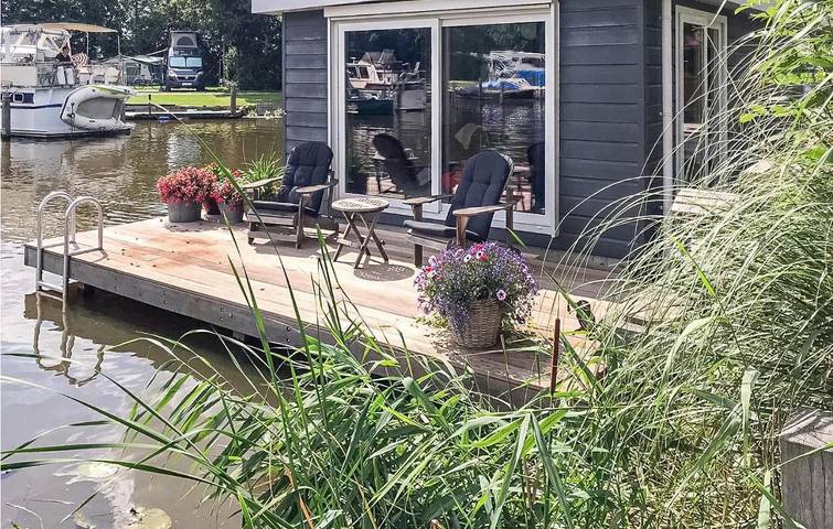 Boot voor 2 personen, met Tuin in Winsum