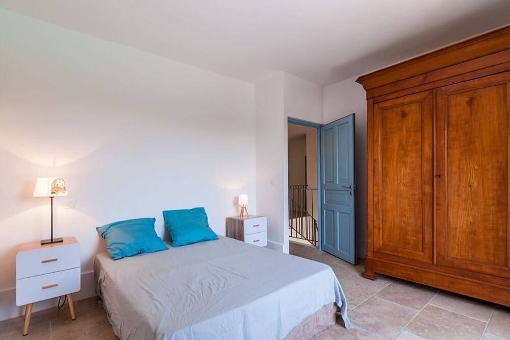 Magnificent stone farmhouse in Murs, Regionaler Naturpark Luberon