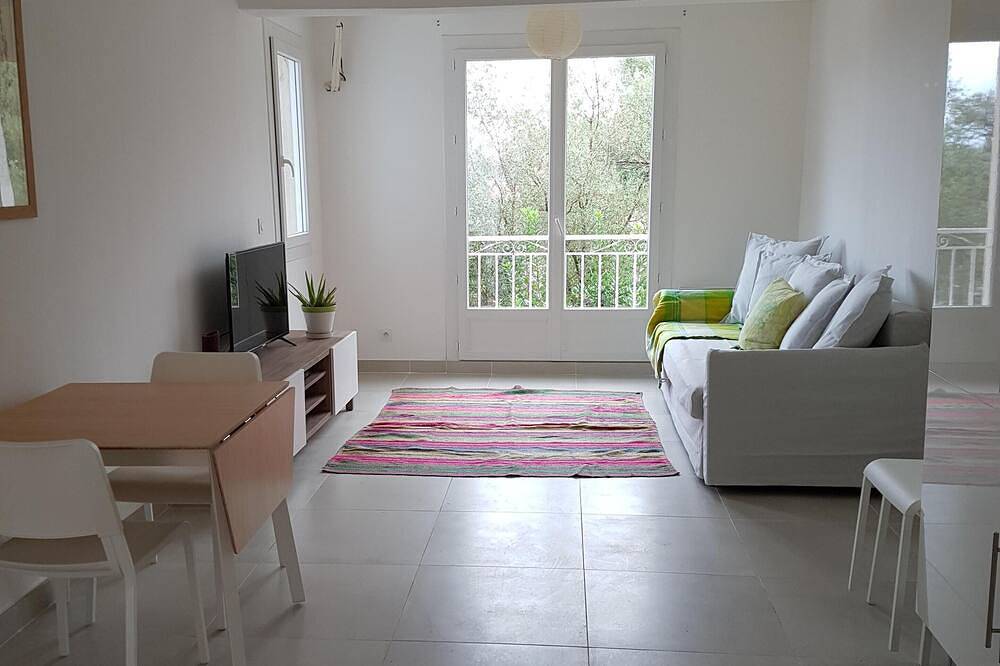 Ganze Wohnung, Wohnung von 50 m2 Klimaanlage mit Terrasse im Erdgeschoss einer Villa in Calvi, Calvi und Umgebung