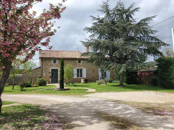 Gîte pour 12 personnes, avec jardin et terrasse à Château-Larcher