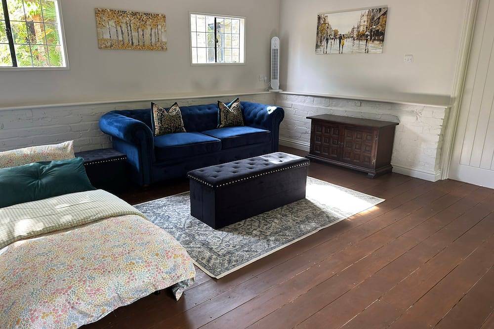 Charming Cottage within Ancient Woodland Forest in Guildford, Surrey
