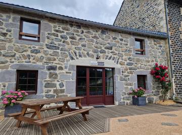 Gîte pour 14 personnes, avec jardin et terrasse à Saint-Front