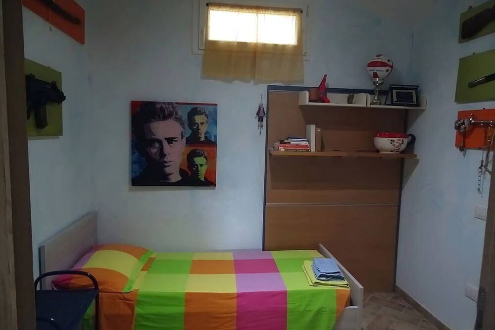 4 vani. 2 km dalle spiagge di chia. rifinitissima. accessoriata. max privacy in Chia, Domus De Maria