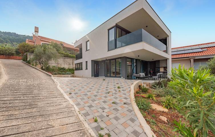 Ferienhaus für 7 Personen, mit Terrasse und Garten in Kali