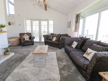 Cottage for 16 People in Trearddur Bay, Isle of Anglesey, Photo 3