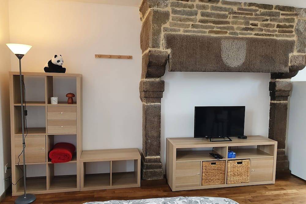 Apartamento entero, Fully furnished and equipped apartment in the courtyard of the Haut Manoir in Villedieu-les-Poêles, Côte de la Déroute