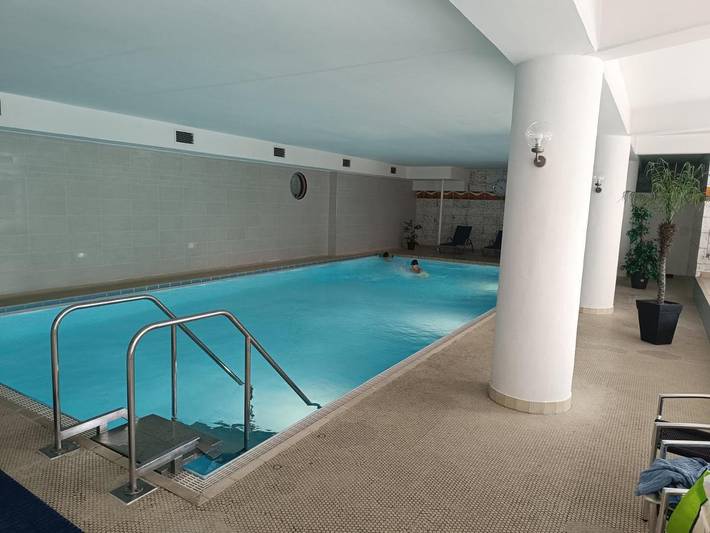Ferienwohnung für 5 Personen, mit Balkon und Pool sowie Sauna und Seeblick