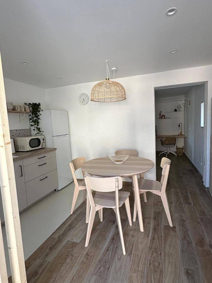 Location de vacances pour 4 personnes, avec terrasse à Charbonnières-les-Varennes - 2