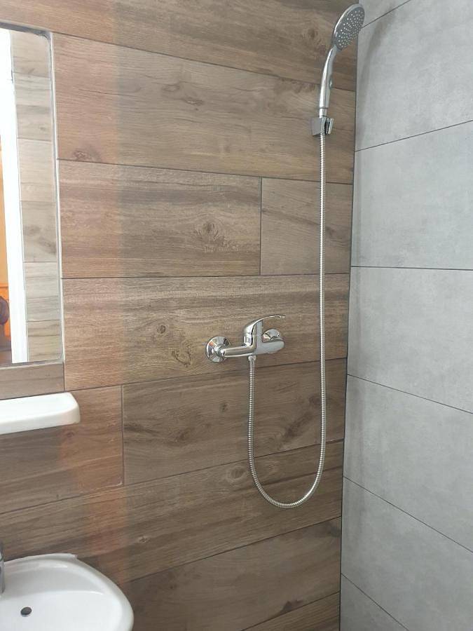 Gîte pour 2 personnes, avec vue à Sarcenas - 2