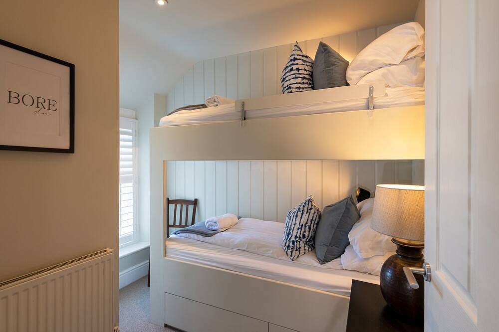 Entire apartment, The Nest at The White Eagle : Stylish 4-Bed Coastal Escape in Rhoscolyn | Managed by Anglesey Holida in Rhoscolyn, Isle of Anglesey