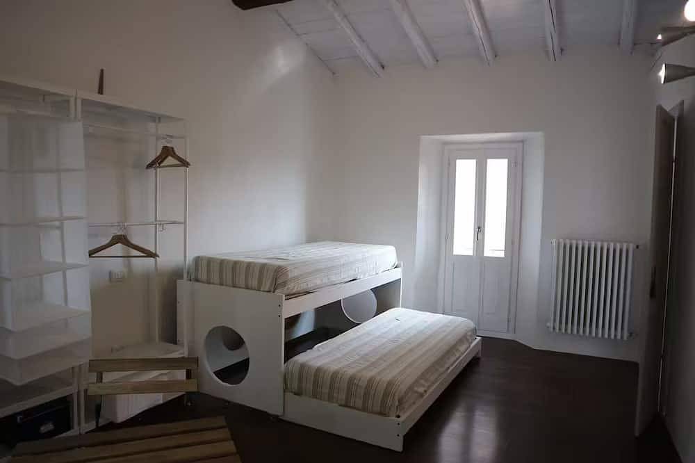 Traditional Piazza Home/Balcony/ Private Garden in Cernobbio, Comer See