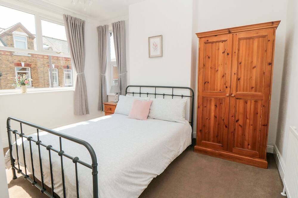 The Robins, pet friendly, country holiday cottage in Filey in Filey, North Yorkshire