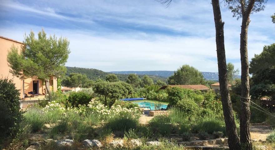 Location de vacances pour 8 personnes, avec piscine ainsi que balcon et jardin à Saumane-de-Vaucluse - 2