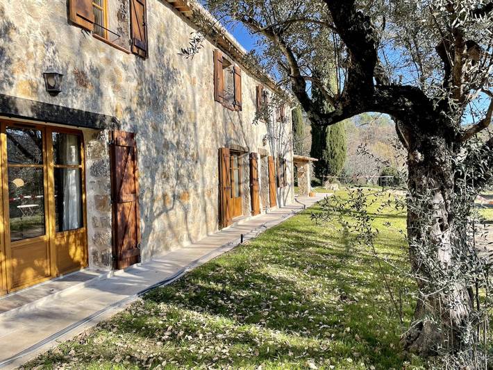 Gîte pour 8 personnes, avec piscine à Bargemon