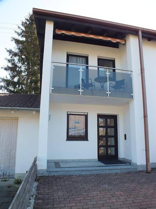 Ferienwohnung für 4 Personen, mit Balkon und Terrasse sowie Garten und Ausblick in Wieskirche