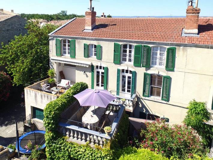 Location de vacances pour 10 personnes, avec Balcon et Jacuzzi ainsi que Terrasse et Jardin dans Bram