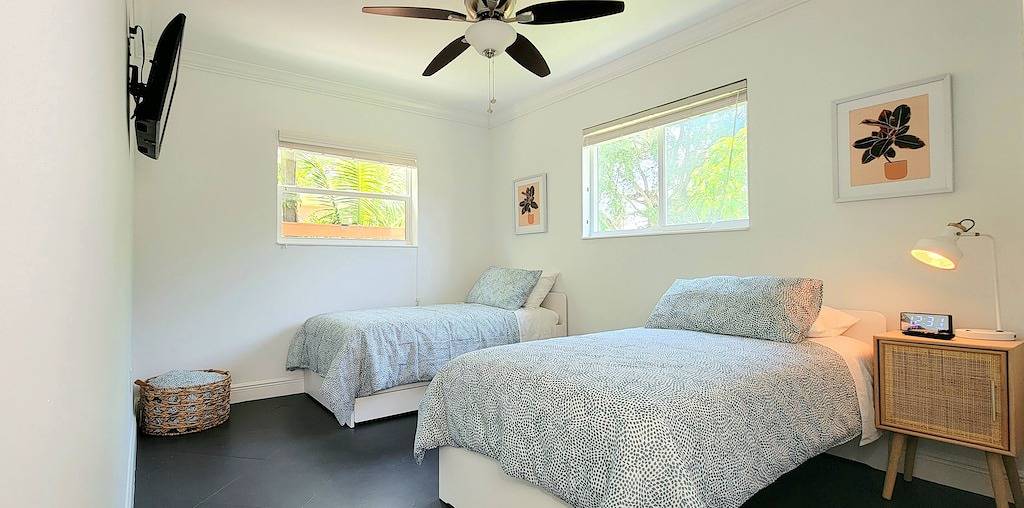 Modern 3 bed/2 bath House by Coco Walk w/ Private Cozy Deck(Family/Pet-friendly) in Miami, Florida