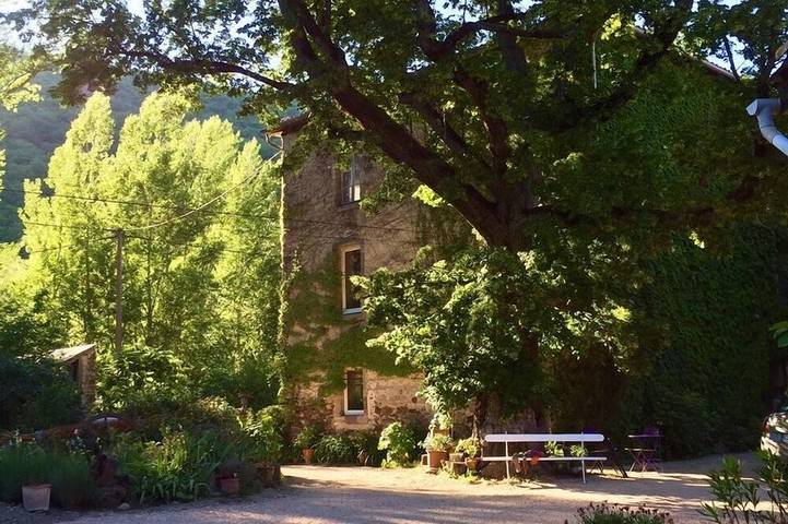 Location de vacances pour 8 personnes, avec Terrasse et Jardin à Brusque