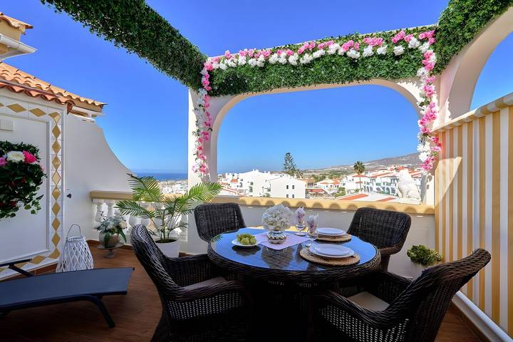 Appartamento intero, Vacanza 'Pearl Of Windsor Park' con vista mare, Wi-Fi e aria condizionata in San Eugenio Alto, Adeje