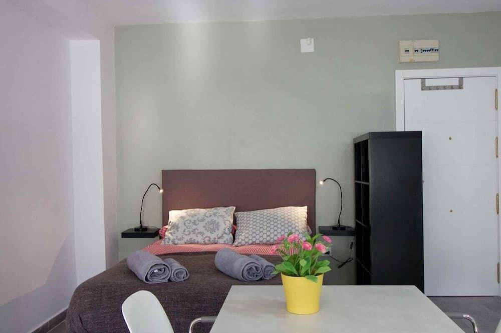 Entire apartment, Lightbooking Estadio Cádiz in Valladolid, Valladolid Province
